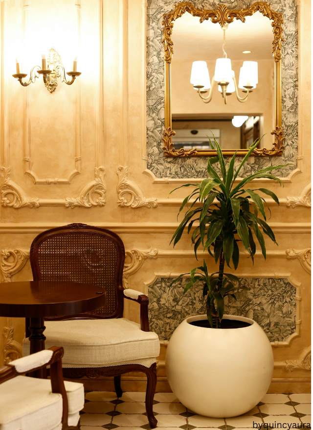 antique mirror living room decor