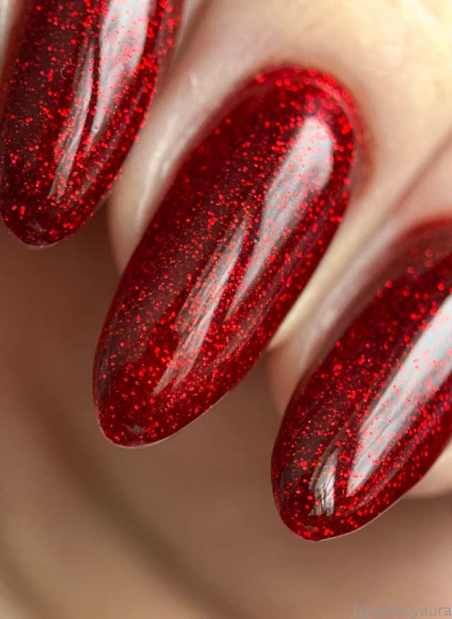 red-glitter-nails