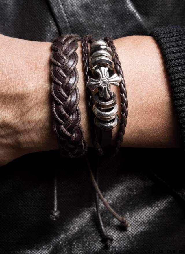 An image of men's bracelet.