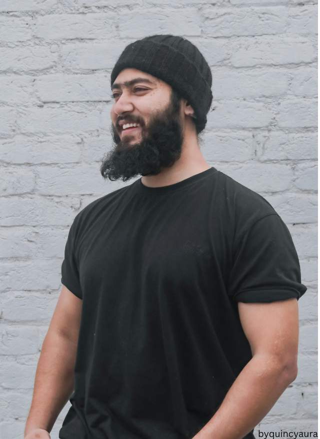 A man wearing men’s beanie.
