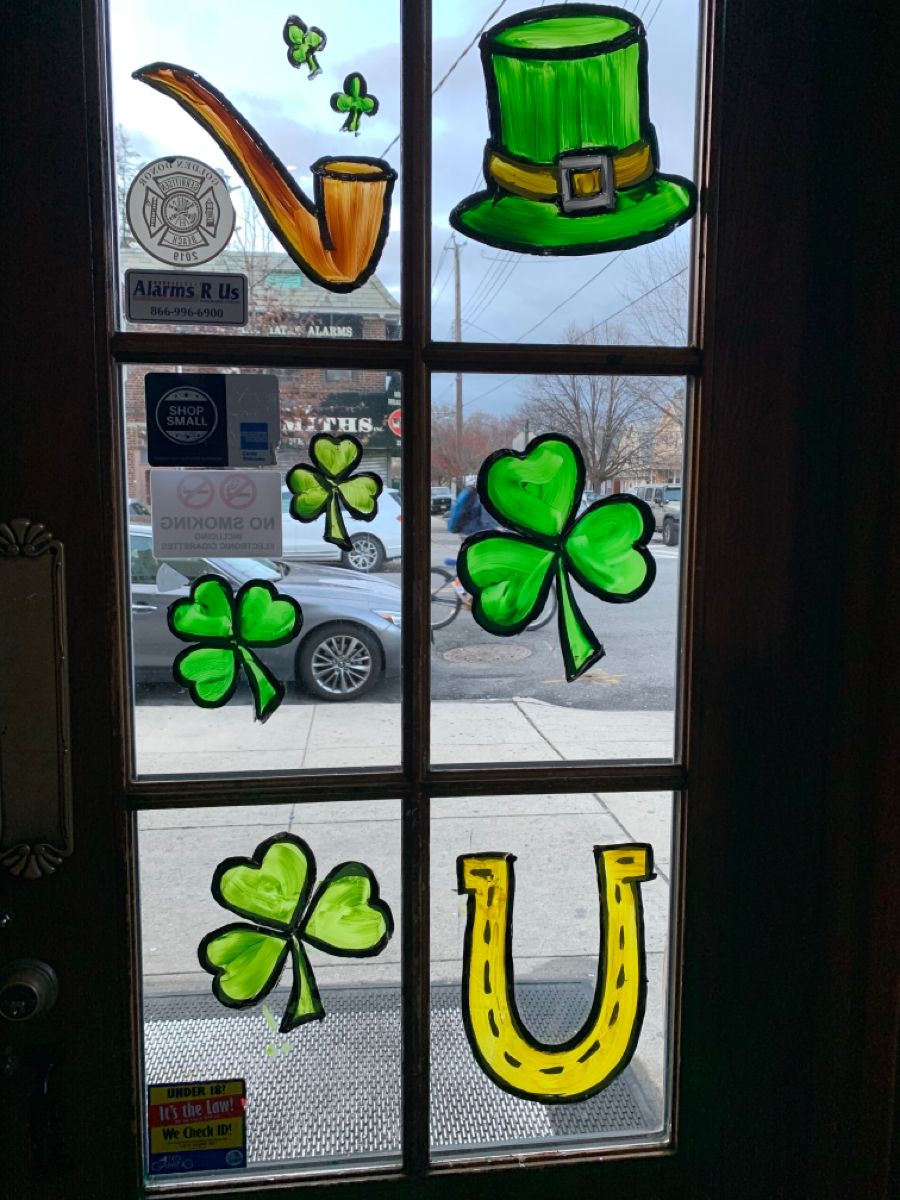 windo decorated for st patricks day.