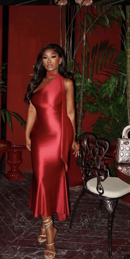 Classy Valentine’s Day dress idea 