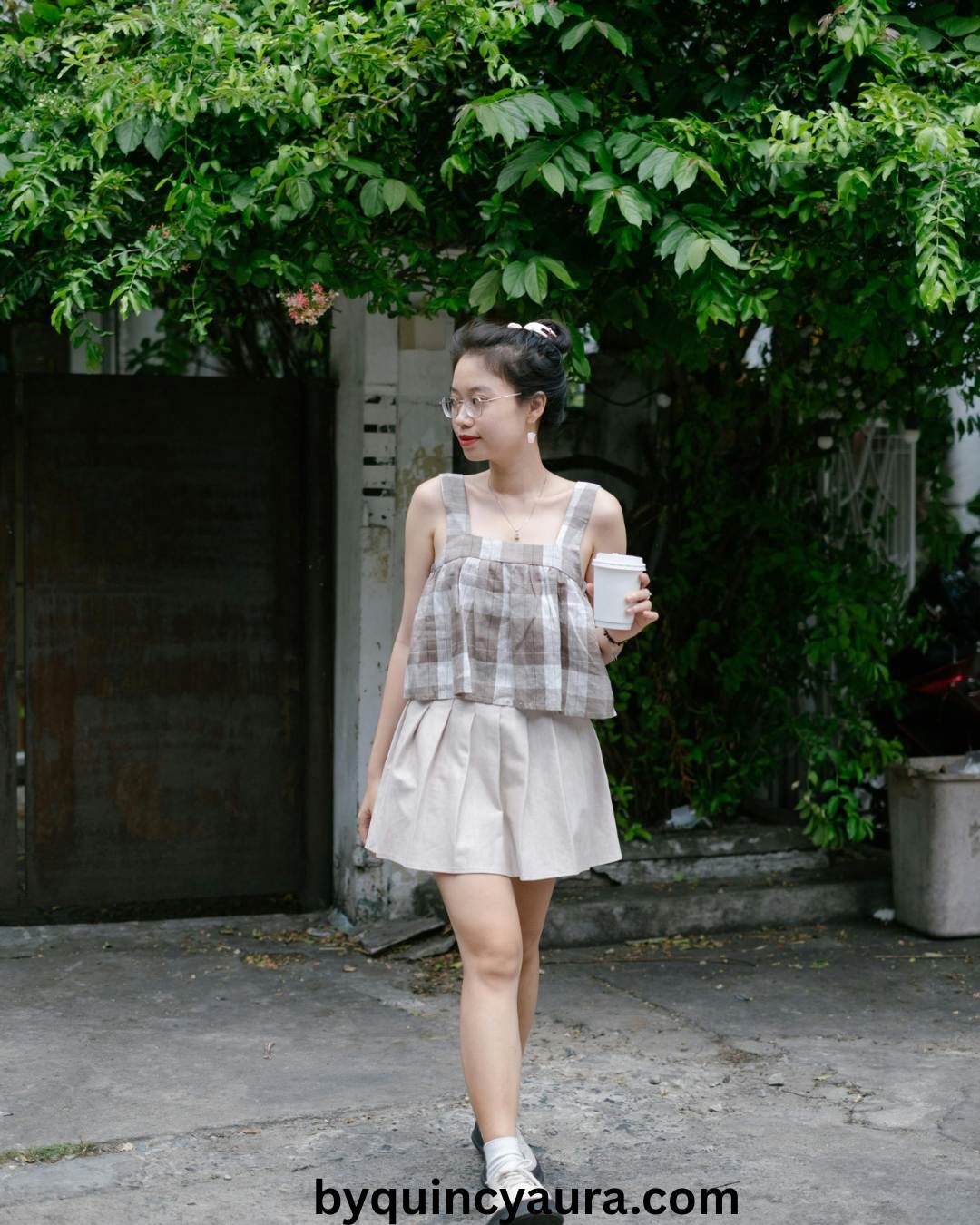 a lady wearing a casual cloth for valentine's day