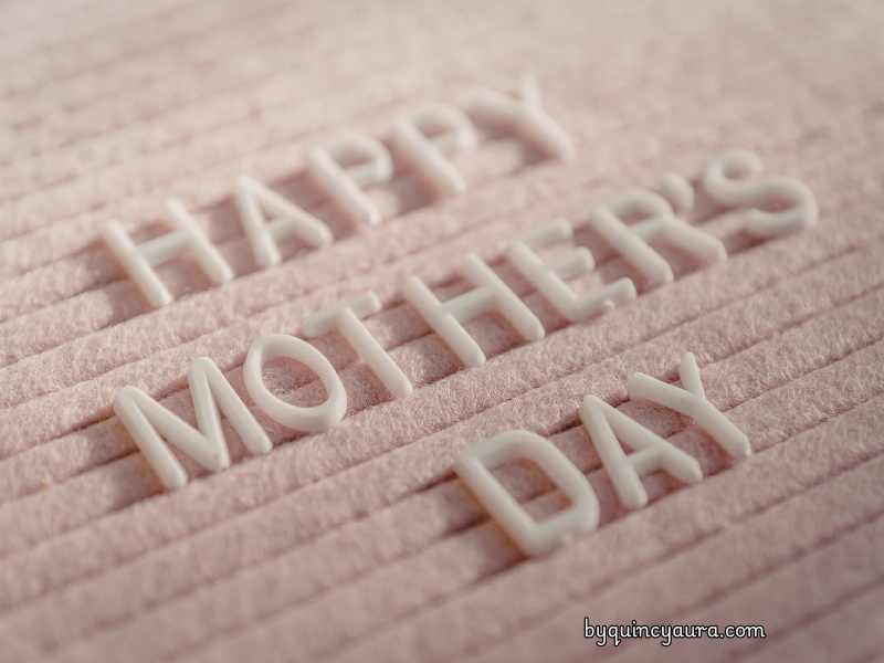 calligraphy of happy mothers day.