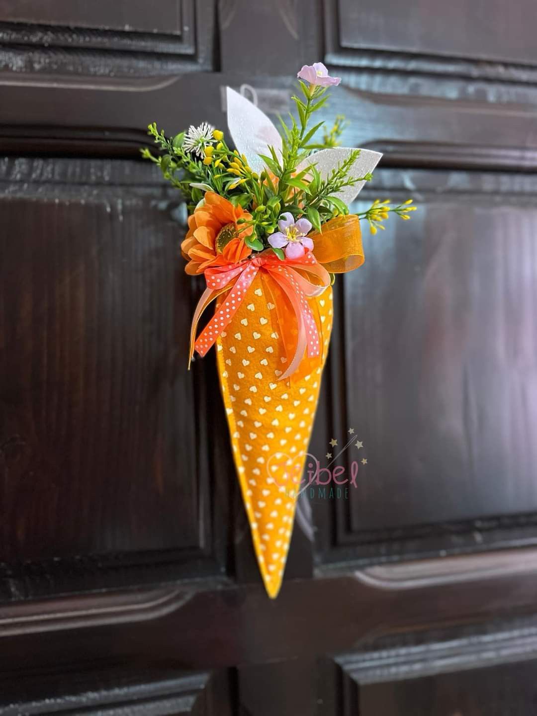 Carrot-Themed Door Decor