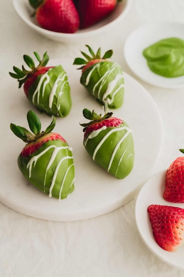 Shamrock Meringues