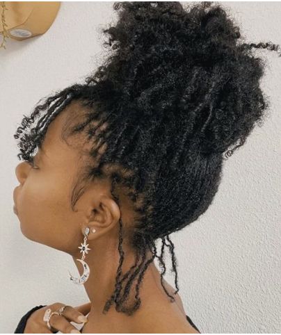 A girl showing us her locs