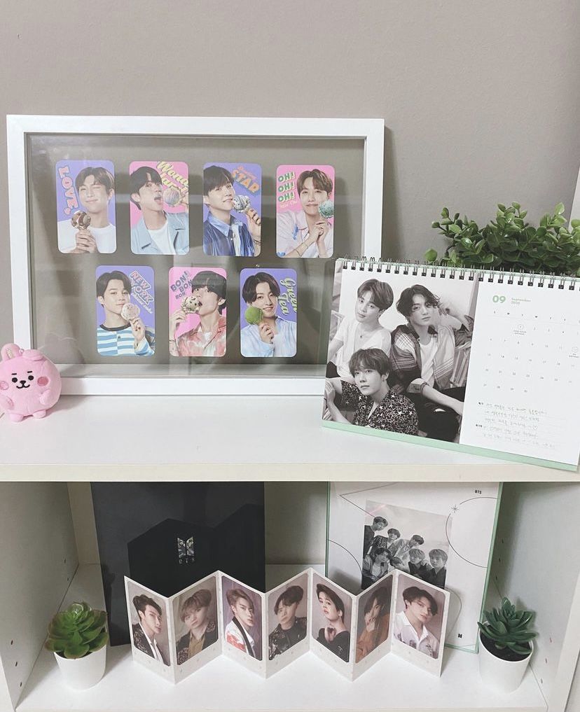 Photocards in Acrylic Stands