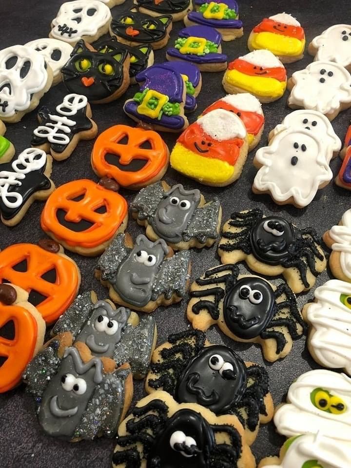 Make Your Cookies Look Like Little Costumes