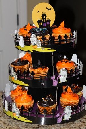 Make a Halloween Cupcake Display
