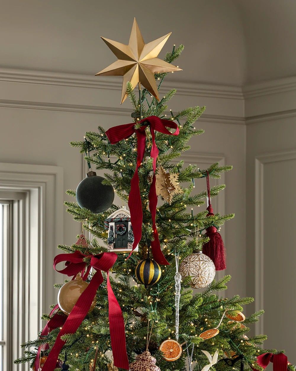 Use Larger Decorations in Empty Areas